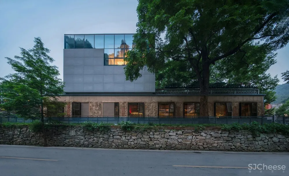 复兴峡谷间的废弃兵工厂,打造亲子游的好去处