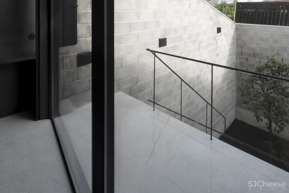 一个有生命力的居住容器 破碎之家 NPS Arquitectos