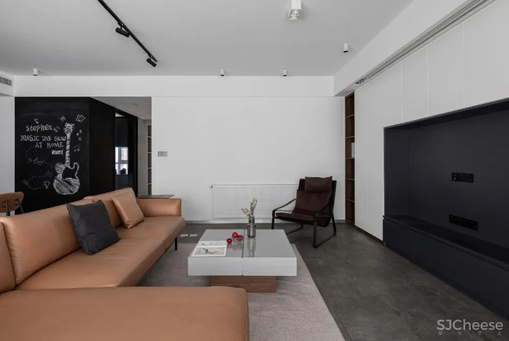 阳光大男孩买下147㎡，把「音乐会」搬进黑白灰的个性之家