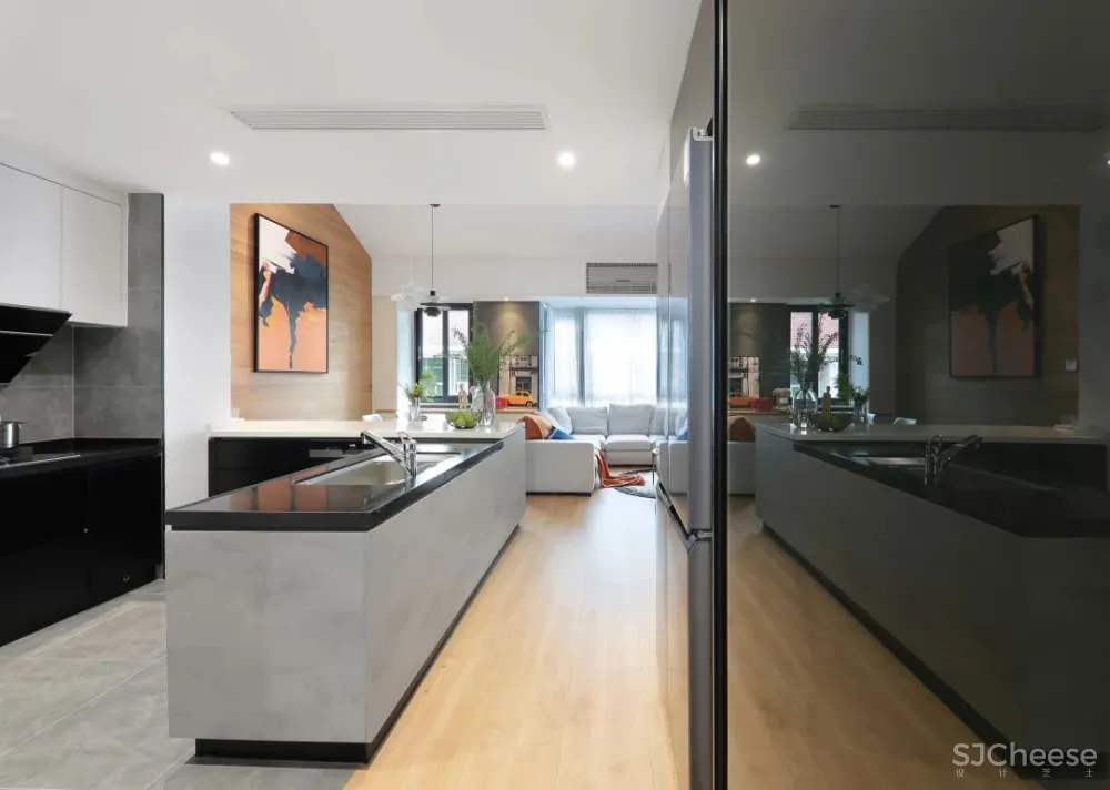 小夫妻买下105㎡奇葩阁楼，砸掉数面墙，“浪费空间”却让幸福暴增！