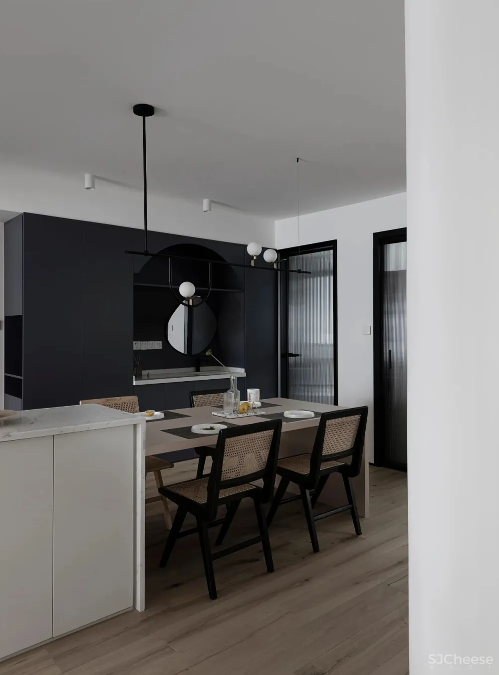 极致黑白 温润原木,极简高效的空间美学