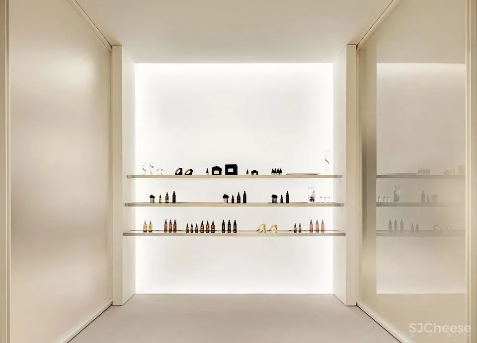 变幻的空间模块创造丰富的展示空间 Chapter One精选店 WGNB