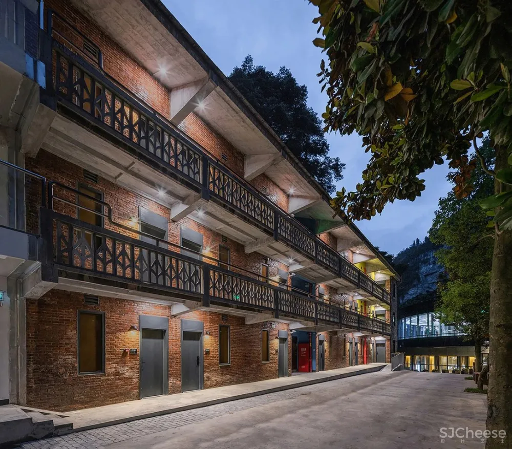 复兴峡谷间的废弃兵工厂,打造亲子游的好去处