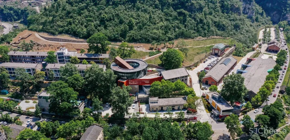 复兴峡谷间的废弃兵工厂,打造亲子游的好去处