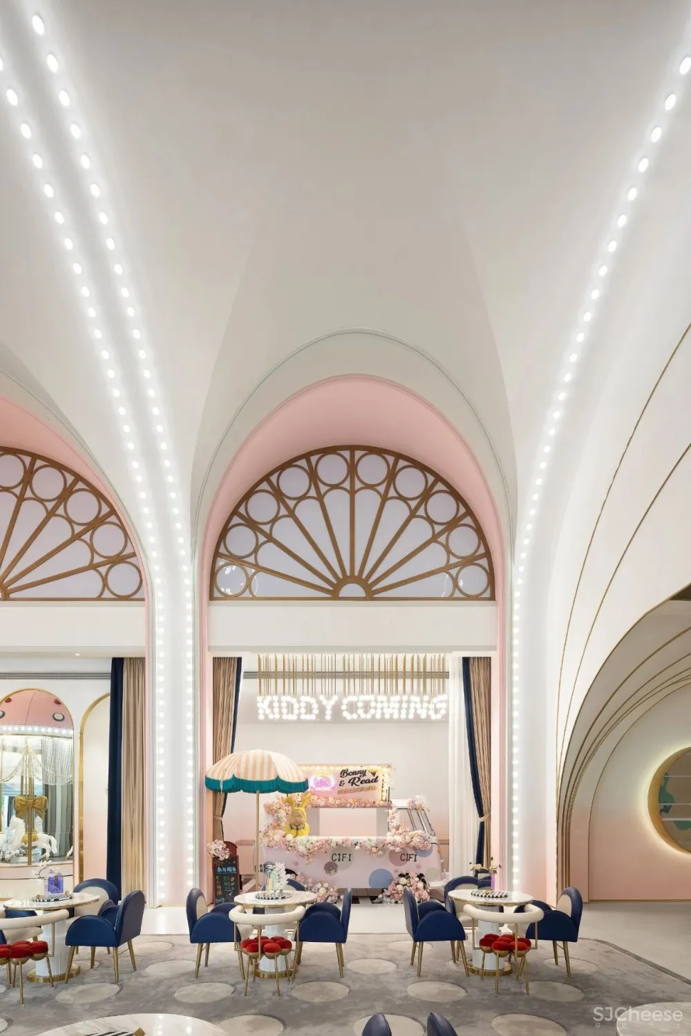 CLV赛拉维×旭辉:旋转的梦幻空间,唤回童心世界!