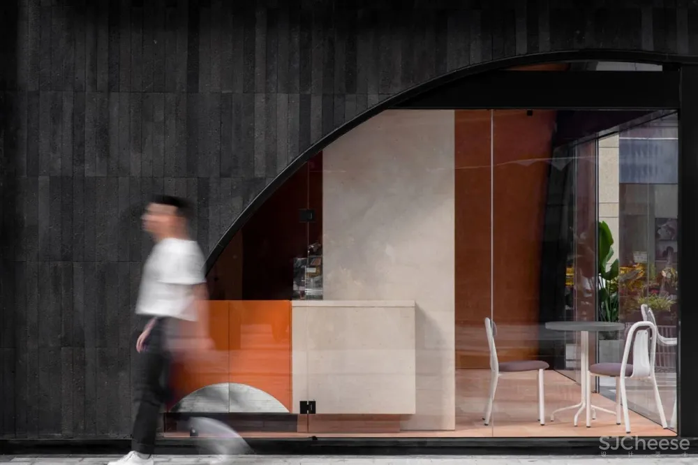 火山石 红砖,47㎡球形空间的暧昧与冲突!