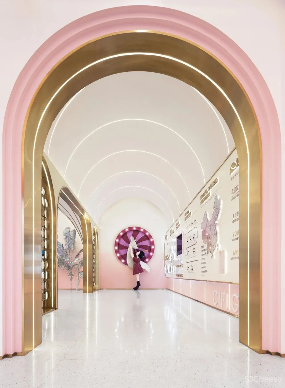 CLV赛拉维×旭辉:旋转的梦幻空间,唤回童心世界!