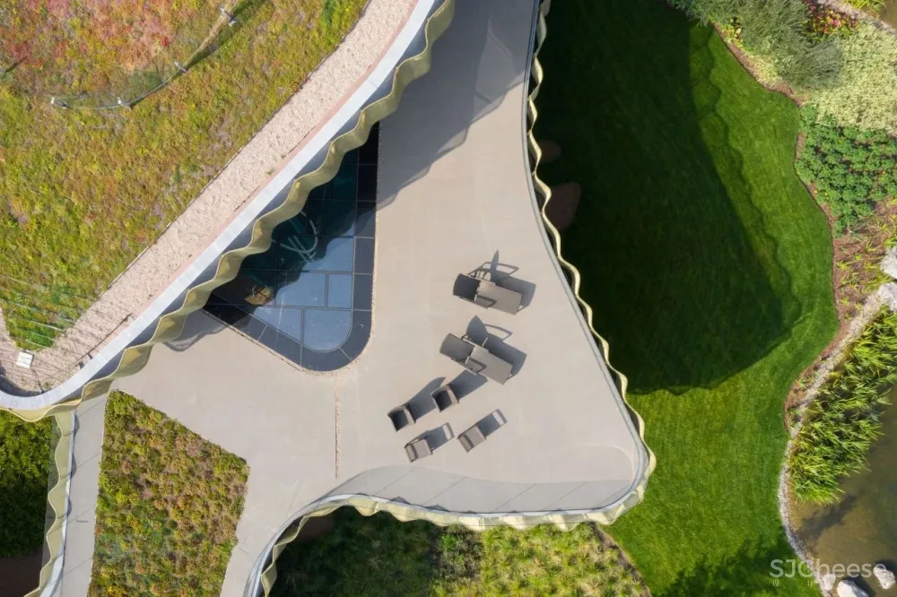 5300m² 农村超级豪宅,将家打造成生态游乐园,还自带足球场!