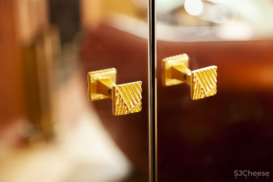 看腻了极简设计，丰富的材质细部更让人心动！