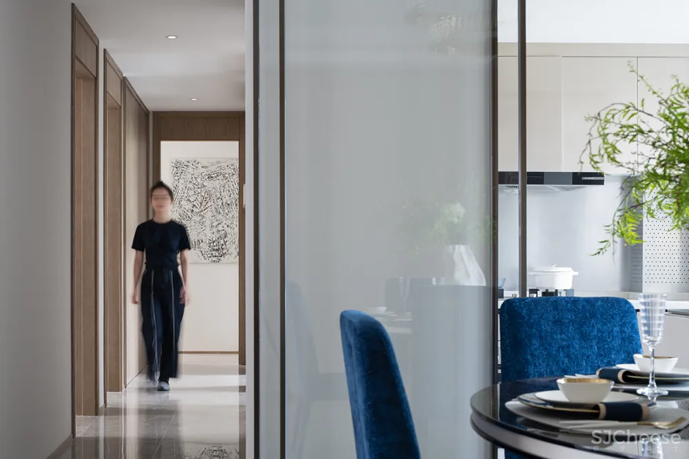 大气精致的155㎡住宅，一抹蓝色唤醒时尚气息！