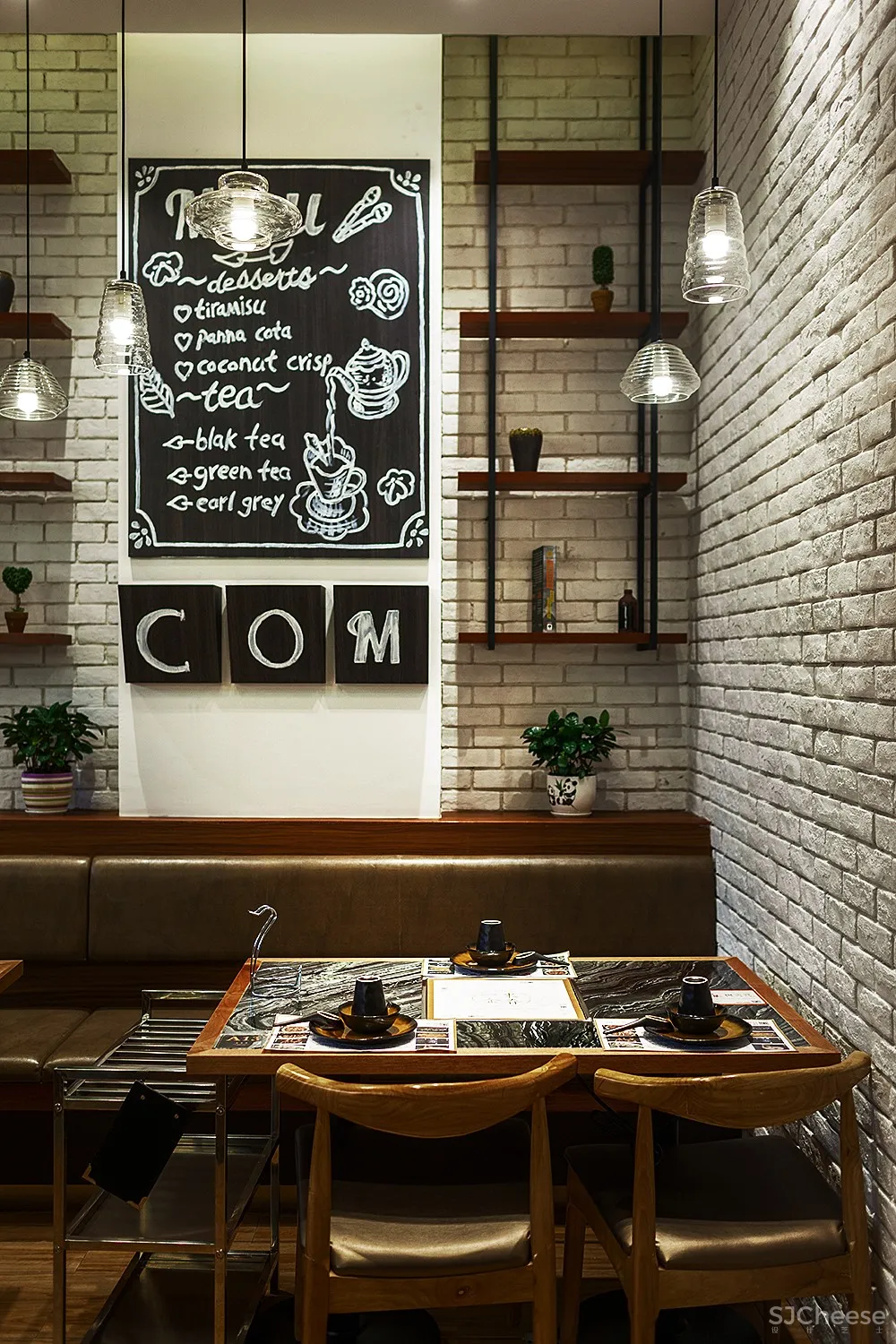 蒙古主题餐厅设计出清新草原风,“一米金脊”羊蝎子火锅餐厅