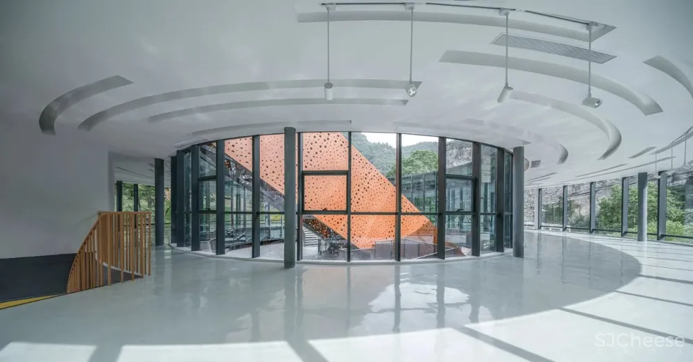 复兴峡谷间的废弃兵工厂,打造亲子游的好去处