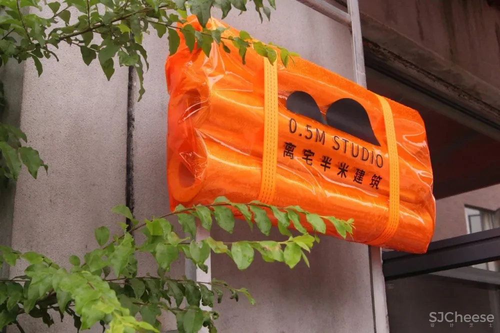 离宅半米 30平的工作室装12人,有植被还能办沙龙?