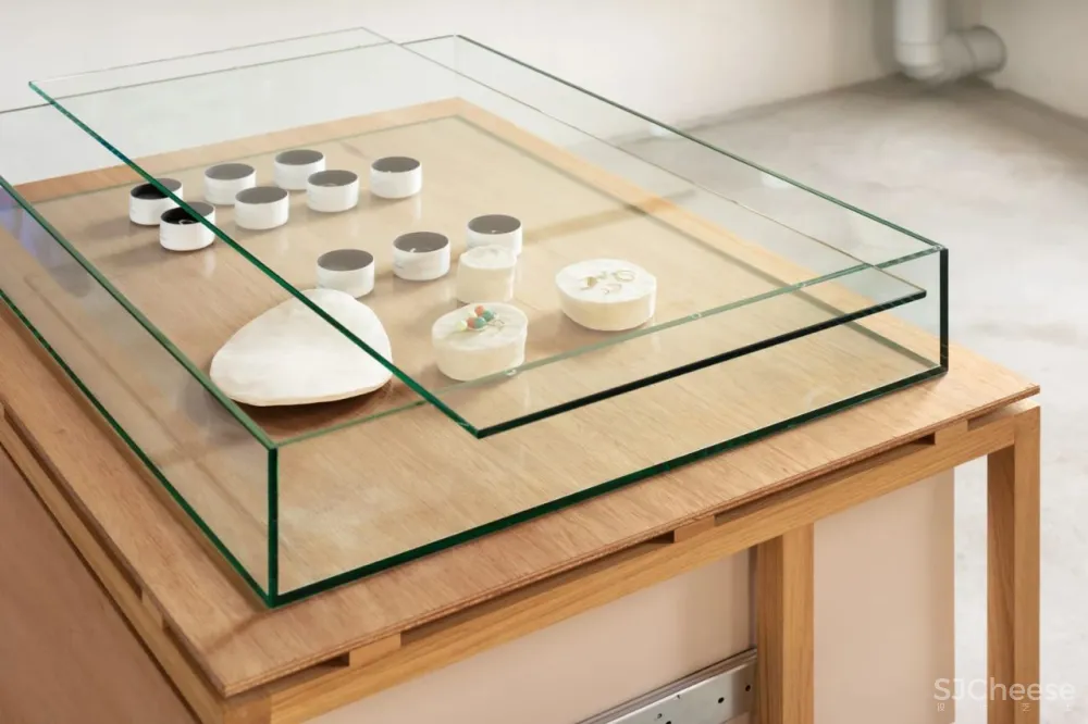 I SEE ALL Fashion Boutique in Osaka by Yusuke Seki.