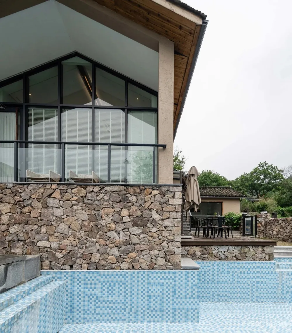 云里安凹：从14户普通民房到142亩精致山居，一座平凡村落的进化史