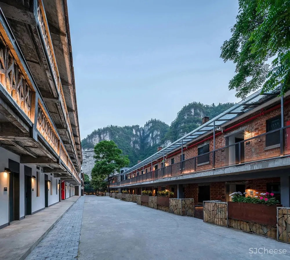 复兴峡谷间的废弃兵工厂,打造亲子游的好去处