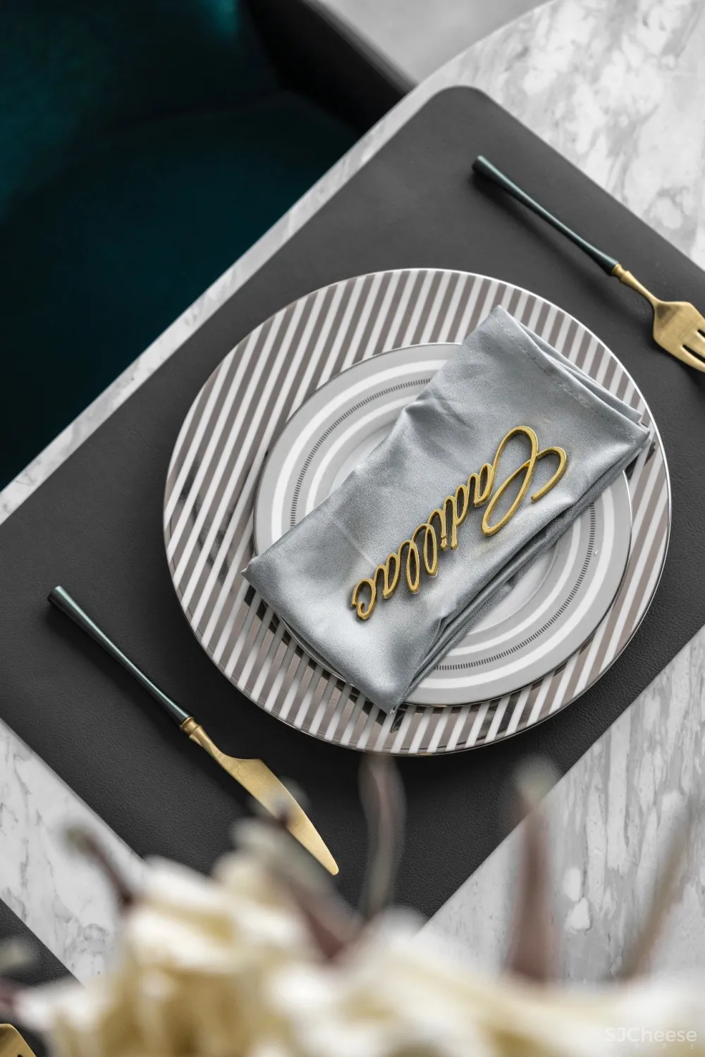 KOYI柯翊:点睛孔雀蓝,演绎现代简约家居轻奢范