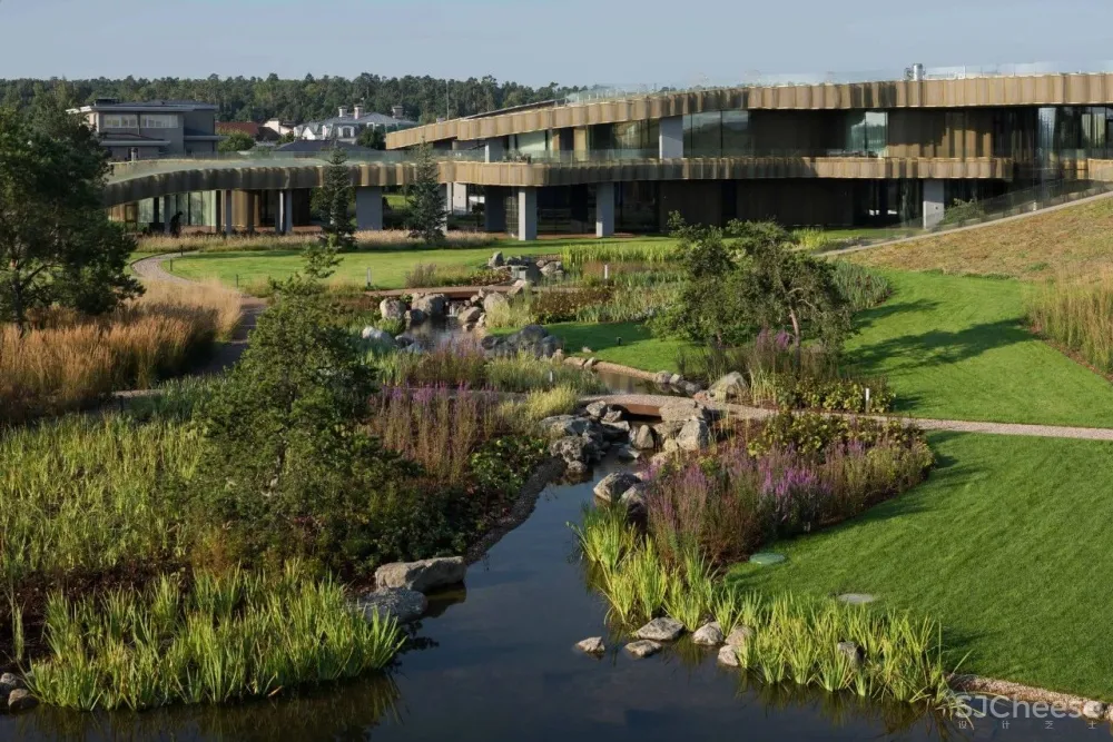 5300m² 农村超级豪宅,将家打造成生态游乐园,还自带足球场!