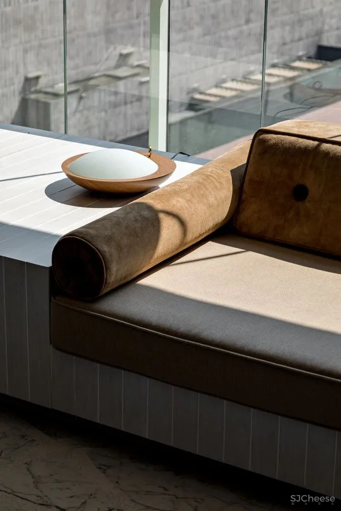 这对夫妇用165平米的家专门招待客人，只做一间卧室却有三间厕所！