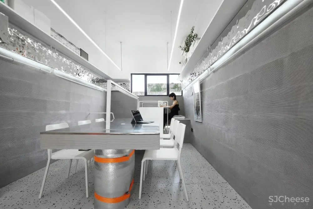 离宅半米 30平的工作室装12人,有植被还能办沙龙?