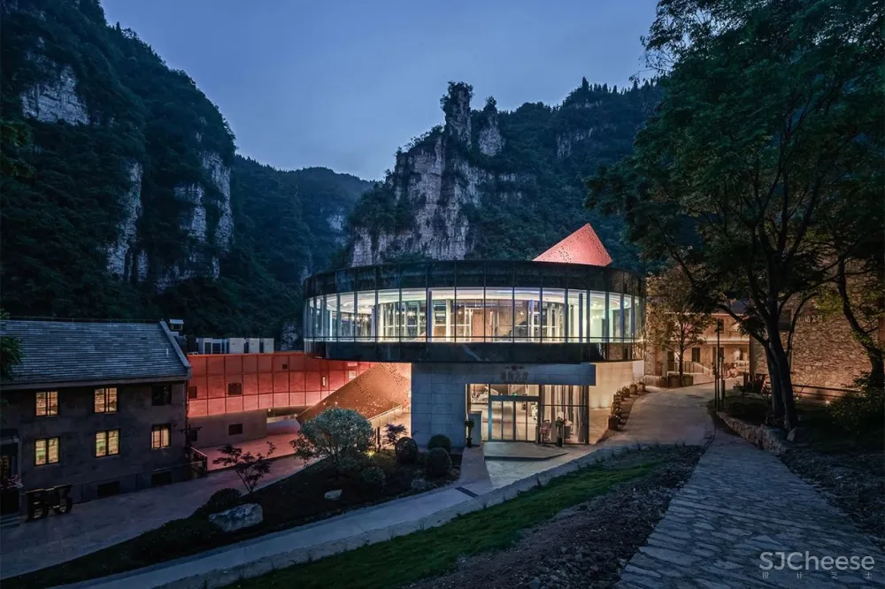 复兴峡谷间的废弃兵工厂,打造亲子游的好去处