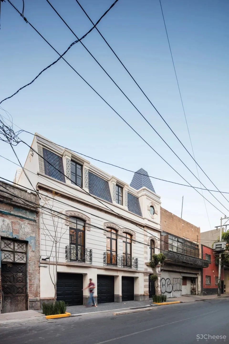 重塑历史建筑下的住宅空间 MM34公寓楼改造 Inca Hernandez