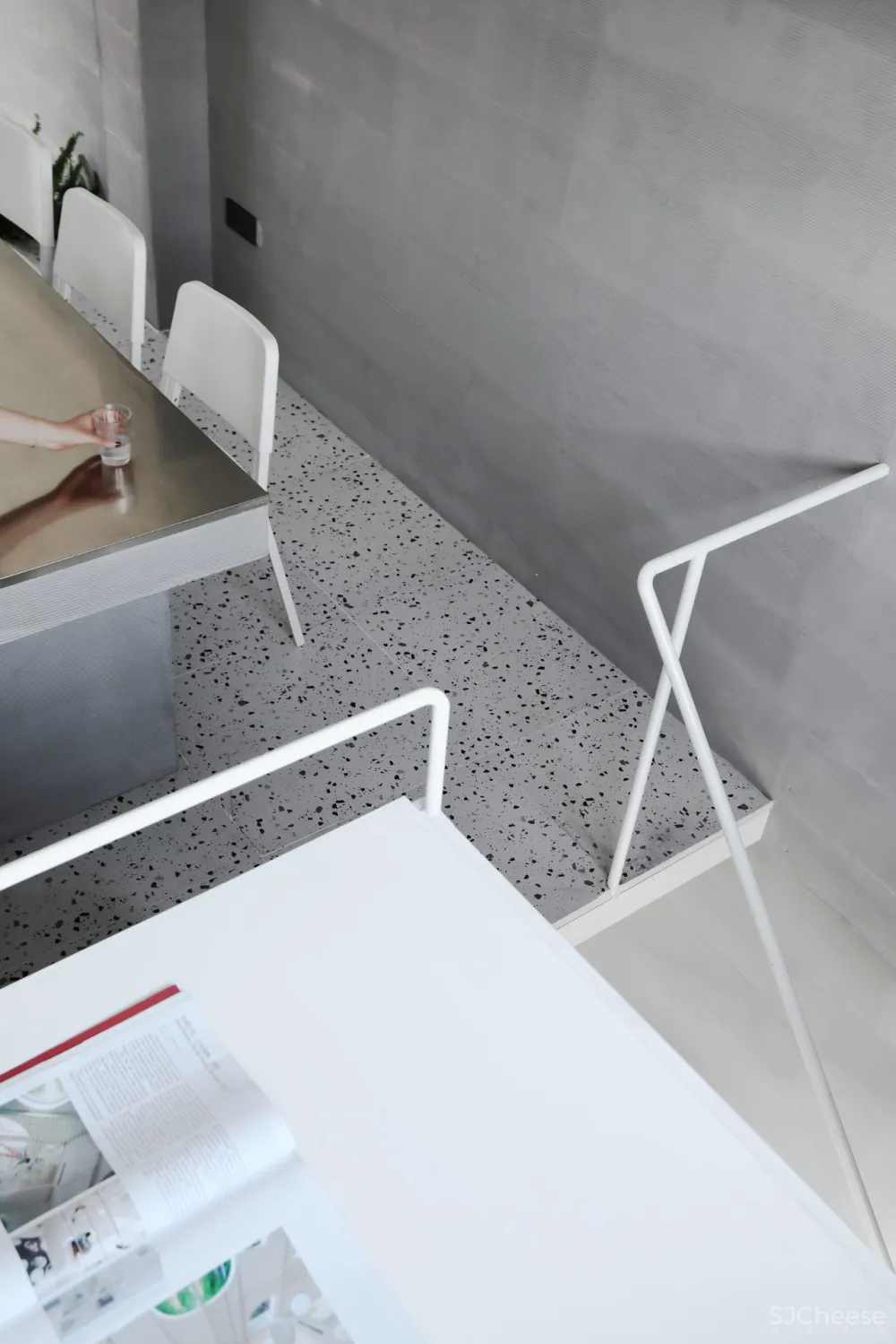 离宅半米 30平的工作室装12人,有植被还能办沙龙?