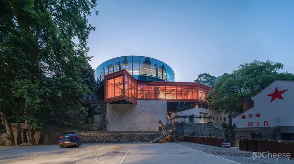 复兴峡谷间的废弃兵工厂,打造亲子游的好去处