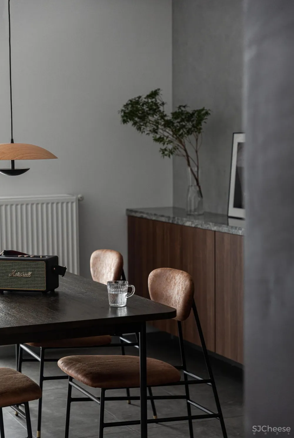 阳光大男孩买下147㎡，把「音乐会」搬进黑白灰的个性之家