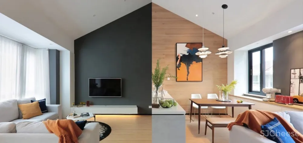 小夫妻买下105㎡奇葩阁楼，砸掉数面墙，“浪费空间”却让幸福暴增！