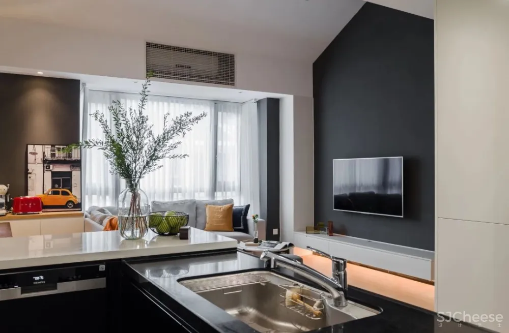 小夫妻买下105㎡奇葩阁楼，砸掉数面墙，“浪费空间”却让幸福暴增！