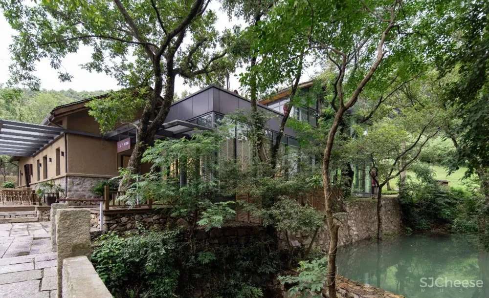 云里安凹：从14户普通民房到142亩精致山居，一座平凡村落的进化史