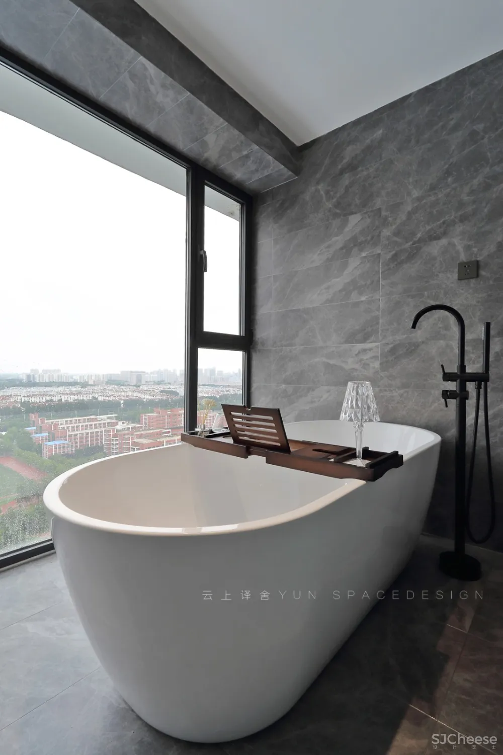 沉醉于漫画的小哥の宅