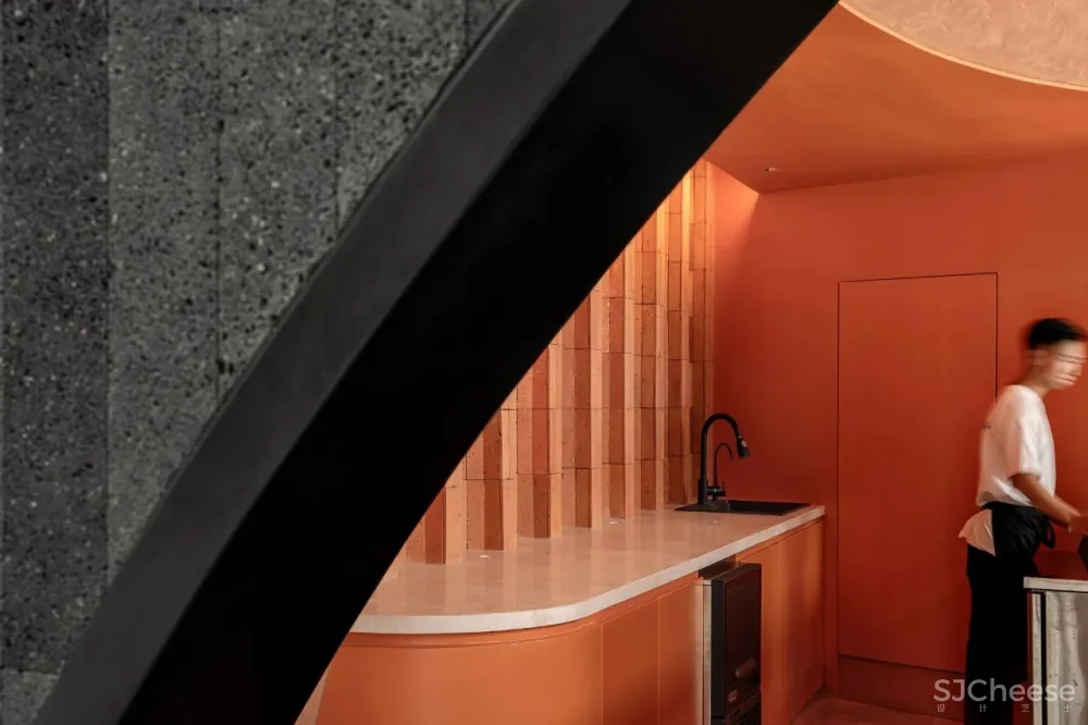 火山石 红砖,47㎡球形空间的暧昧与冲突!