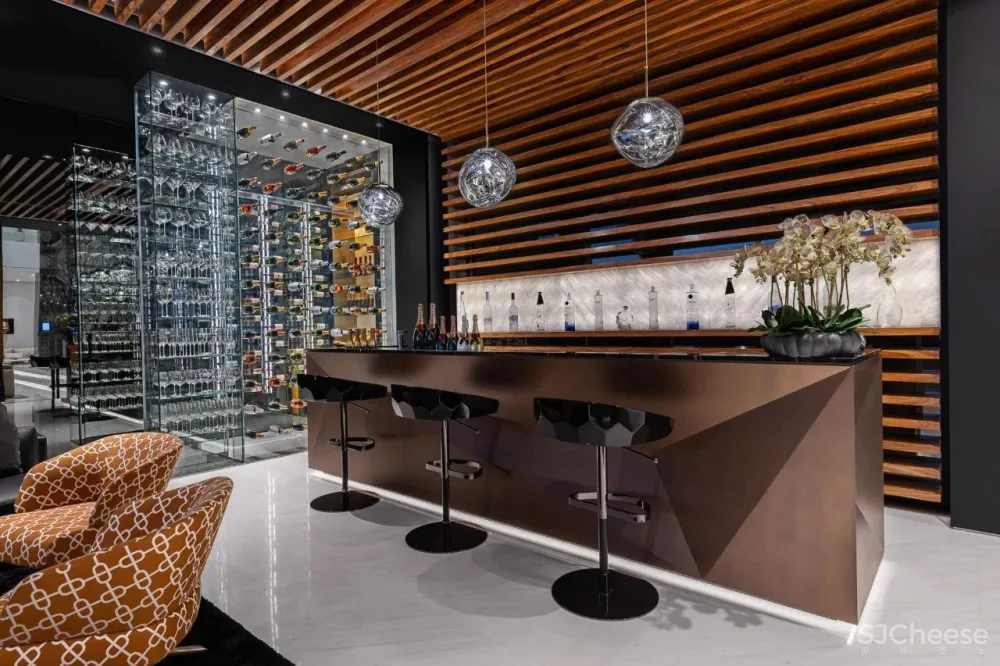 迪拜最昂贵的别墅，还送法拉利和劳斯莱斯！