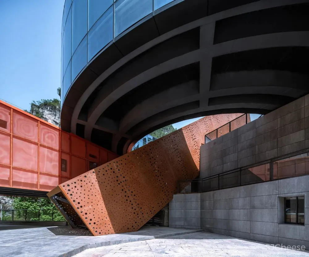 复兴峡谷间的废弃兵工厂,打造亲子游的好去处