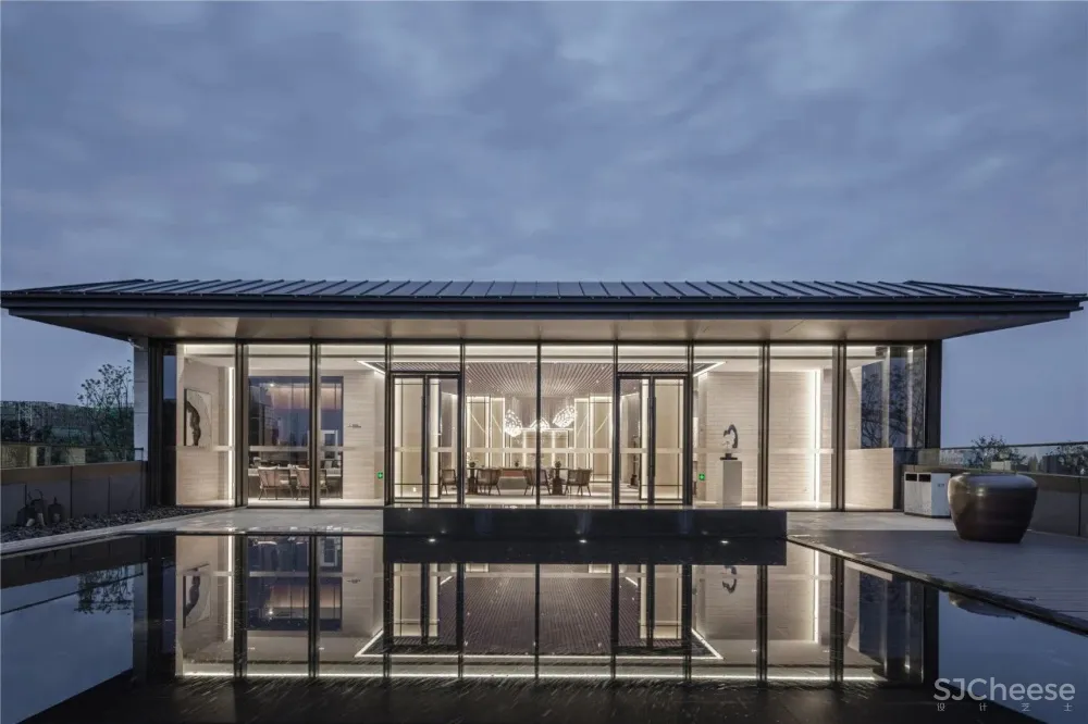 凌子达新作 山麓薄暮下的静谧空间