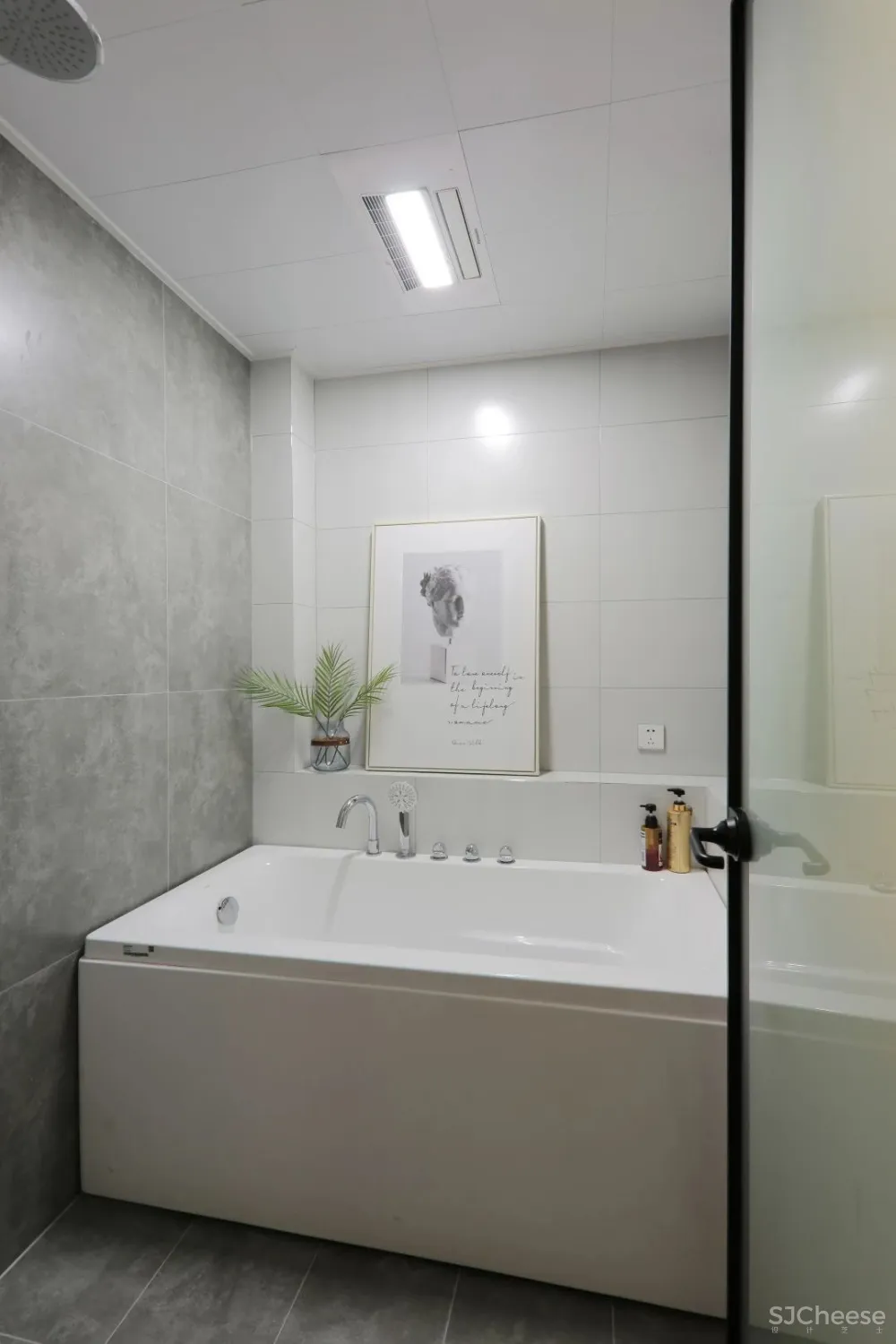 小夫妻买下105㎡奇葩阁楼，砸掉数面墙，“浪费空间”却让幸福暴增！