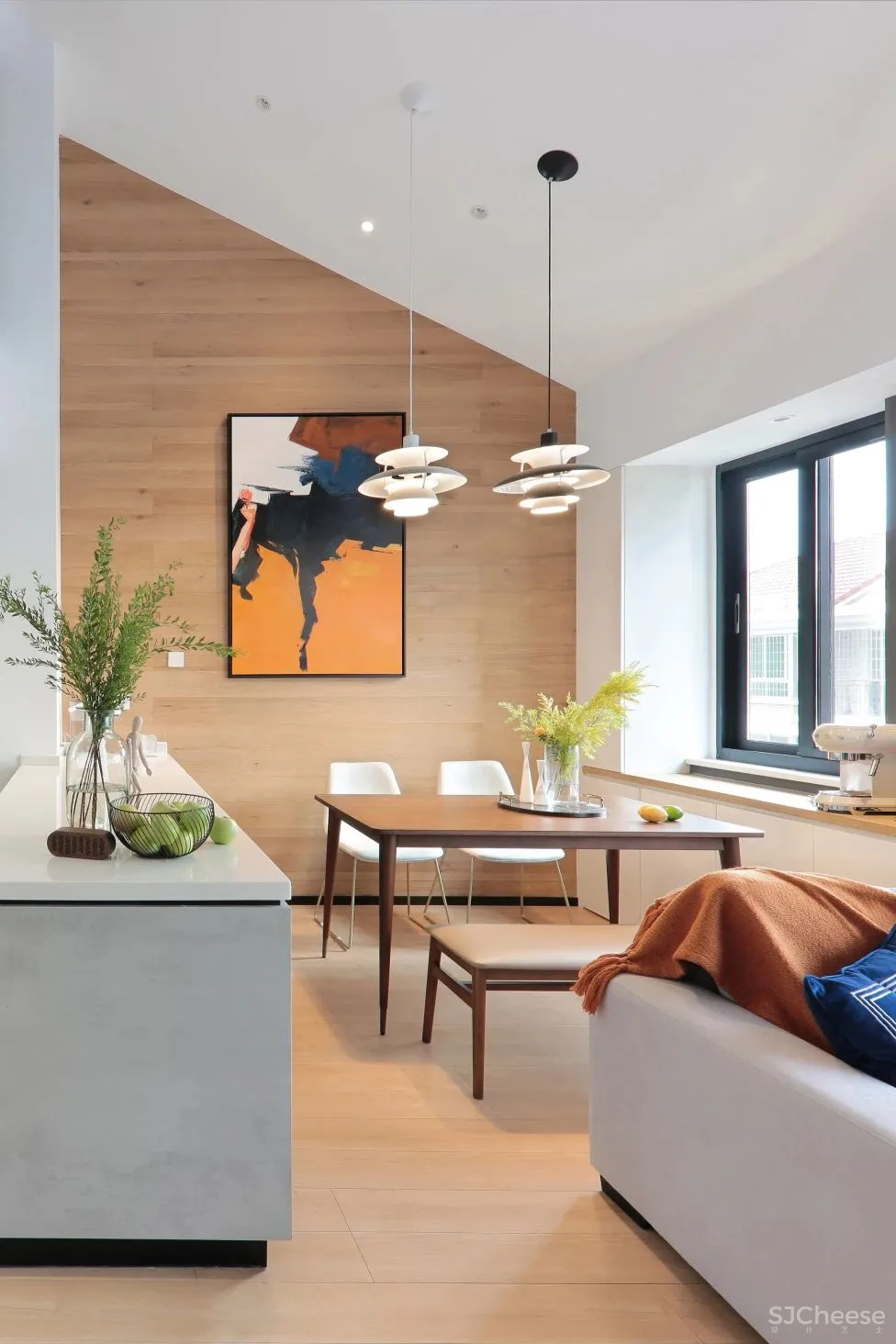 小夫妻买下105㎡奇葩阁楼，砸掉数面墙，“浪费空间”却让幸福暴增！