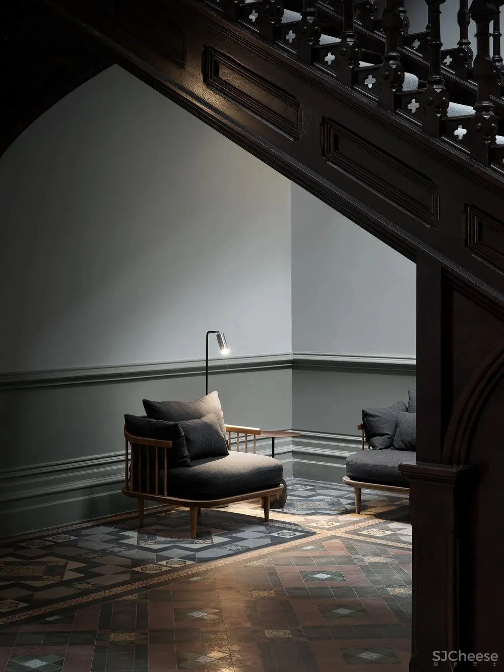 Youth Studio｜Stone Cross ：a Manor House Built in 1878 Modernized