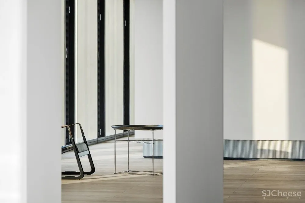 佳作 万境设计 × 凌笛OFFICE:极简办公空间的场所精神