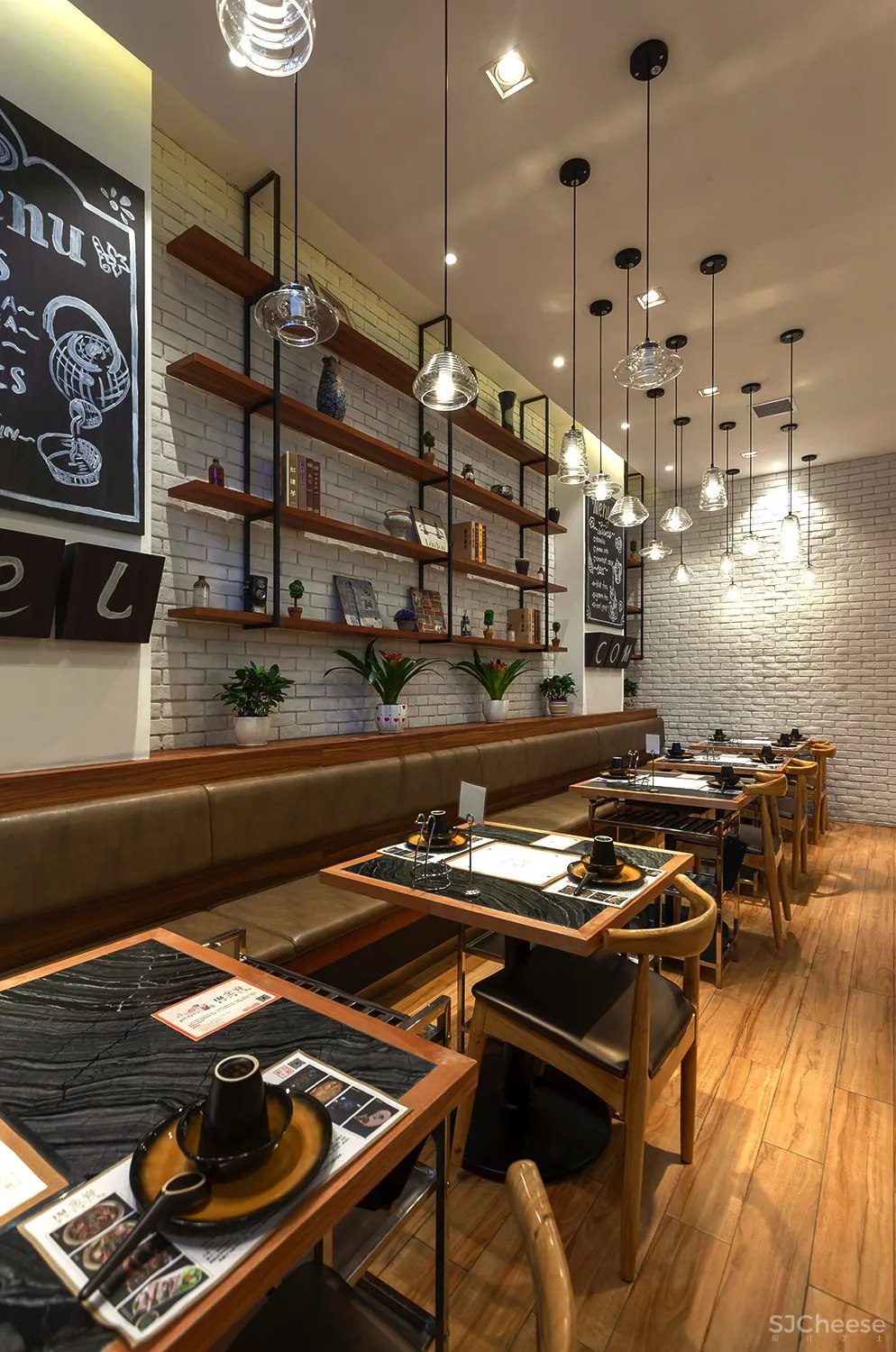 蒙古主题餐厅设计出清新草原风,“一米金脊”羊蝎子火锅餐厅