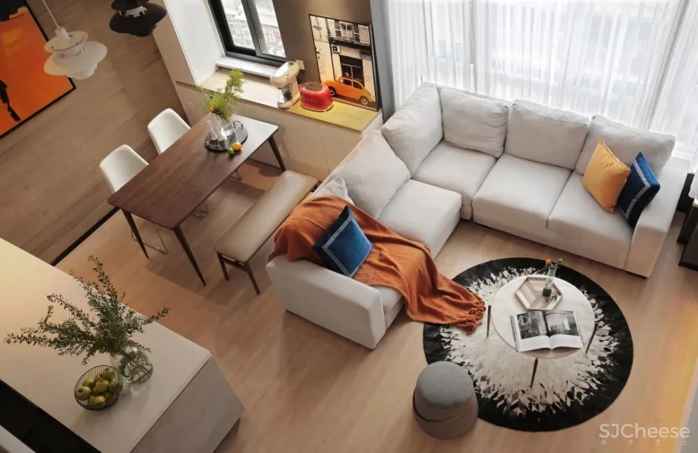 小夫妻买下105㎡奇葩阁楼，砸掉数面墙，“浪费空间”却让幸福暴增！