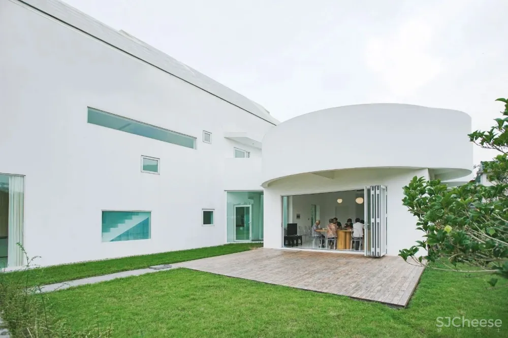 我家有地,为什么要造丑房子?上海夫妻200万造出极简别墅