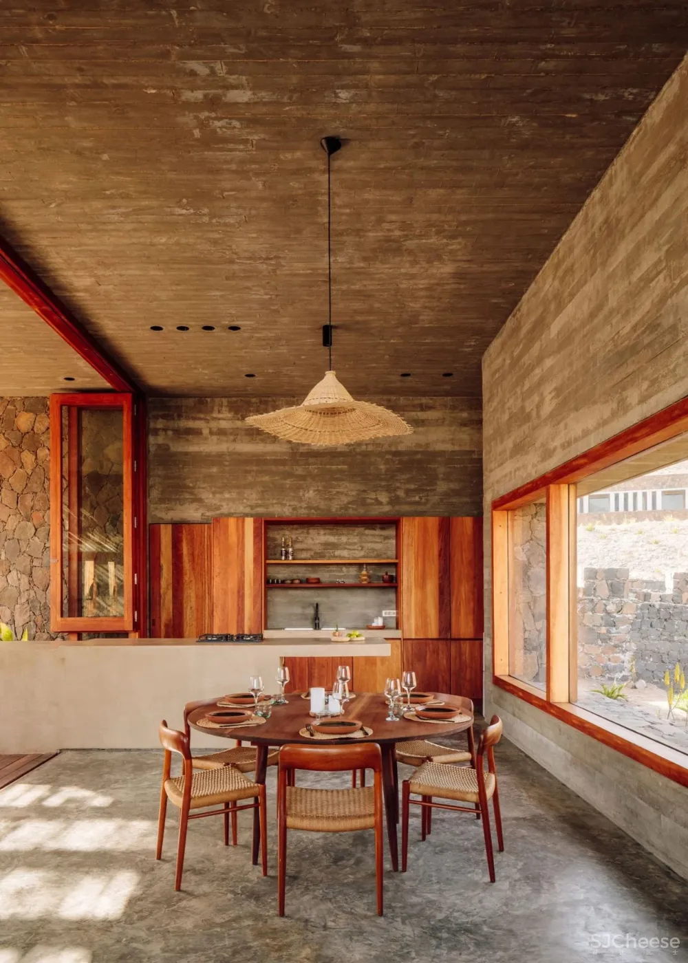 在火山底建造的“亲密”别墅；卫生间不装窗帘，根本不在乎路过的人！你敢住吗？【A963第2186期】