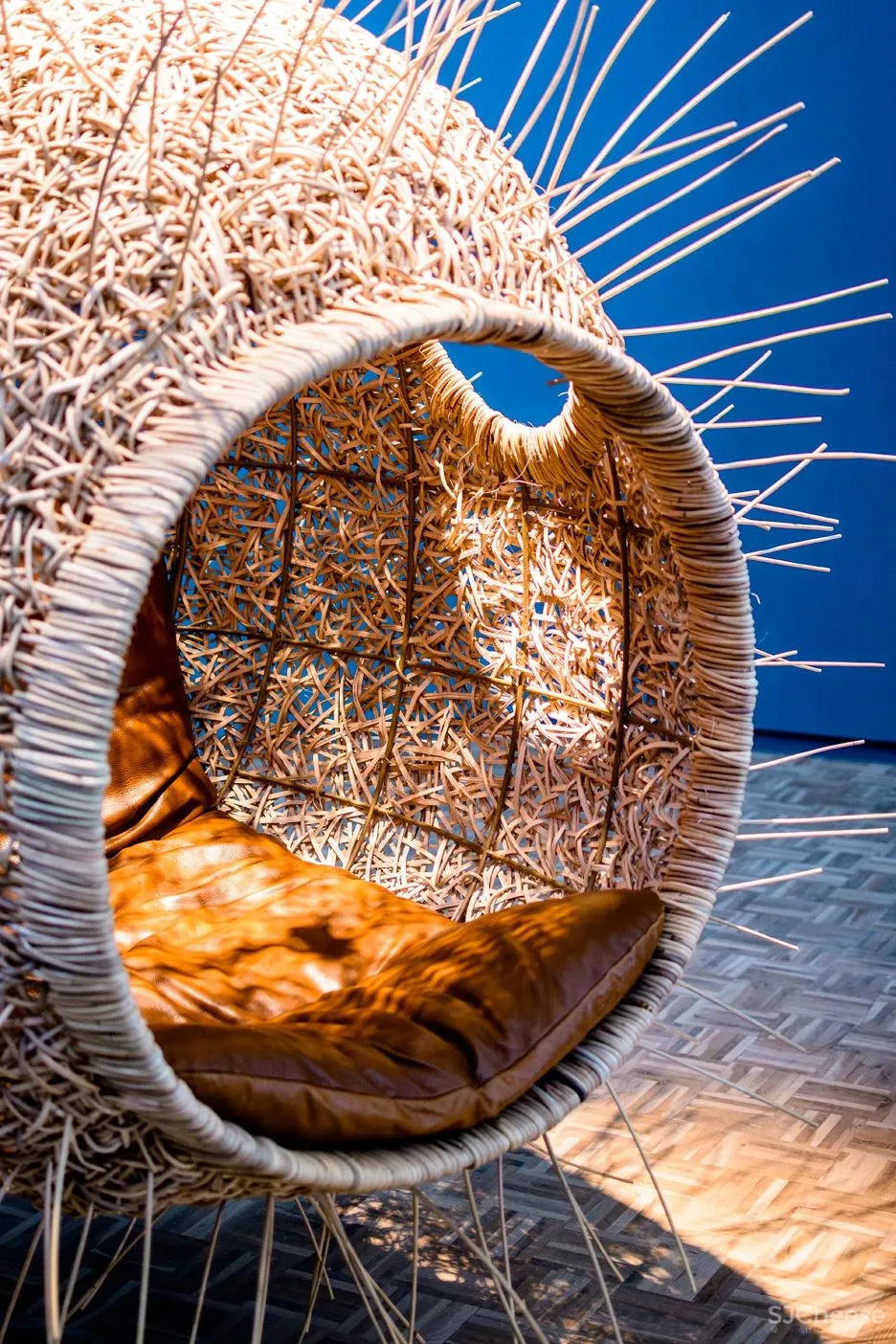 跨界狂人竟用茅草打造超级鸟巢住宅，这就是怪诞的野奢生活！