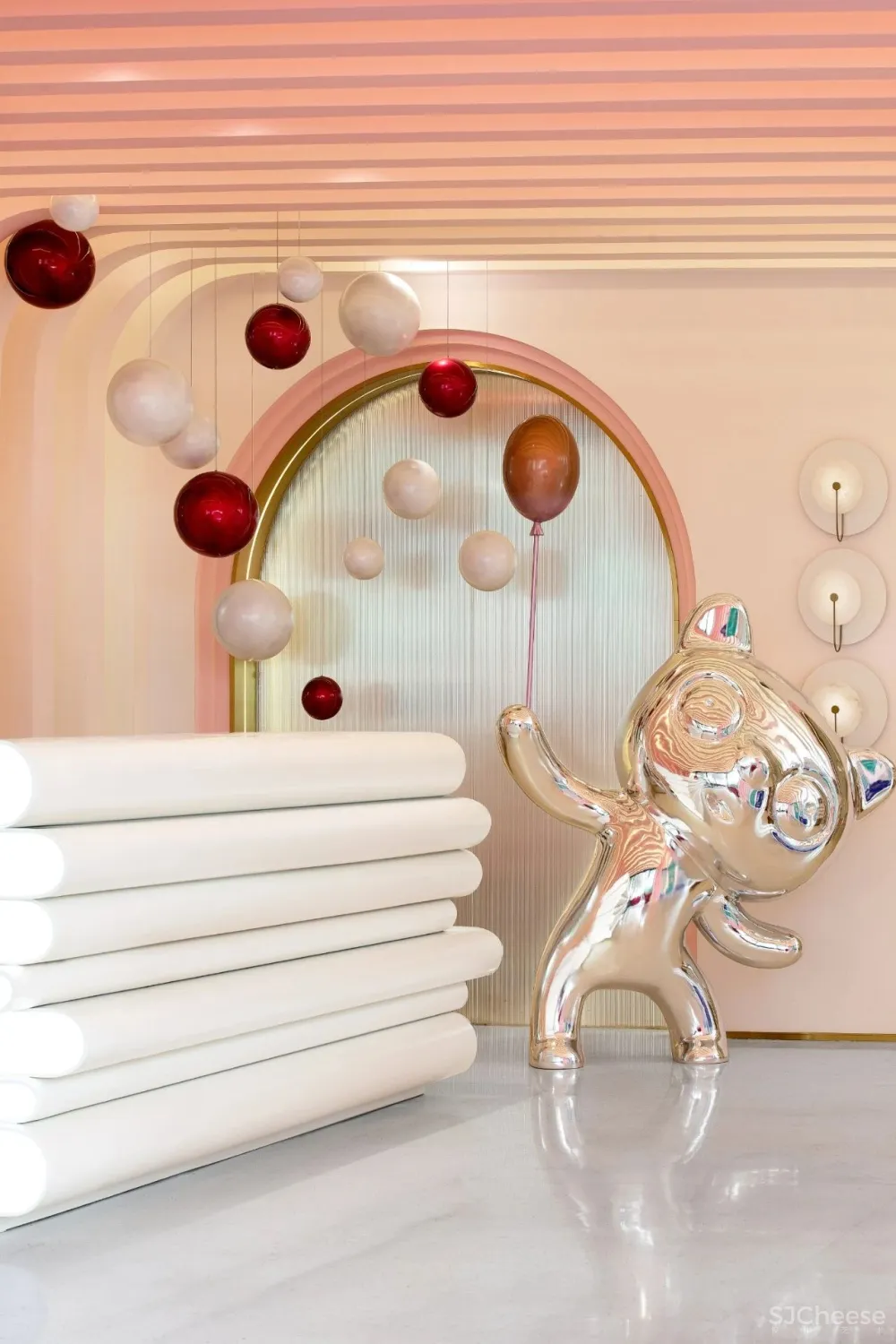 CLV赛拉维×旭辉:旋转的梦幻空间,唤回童心世界!