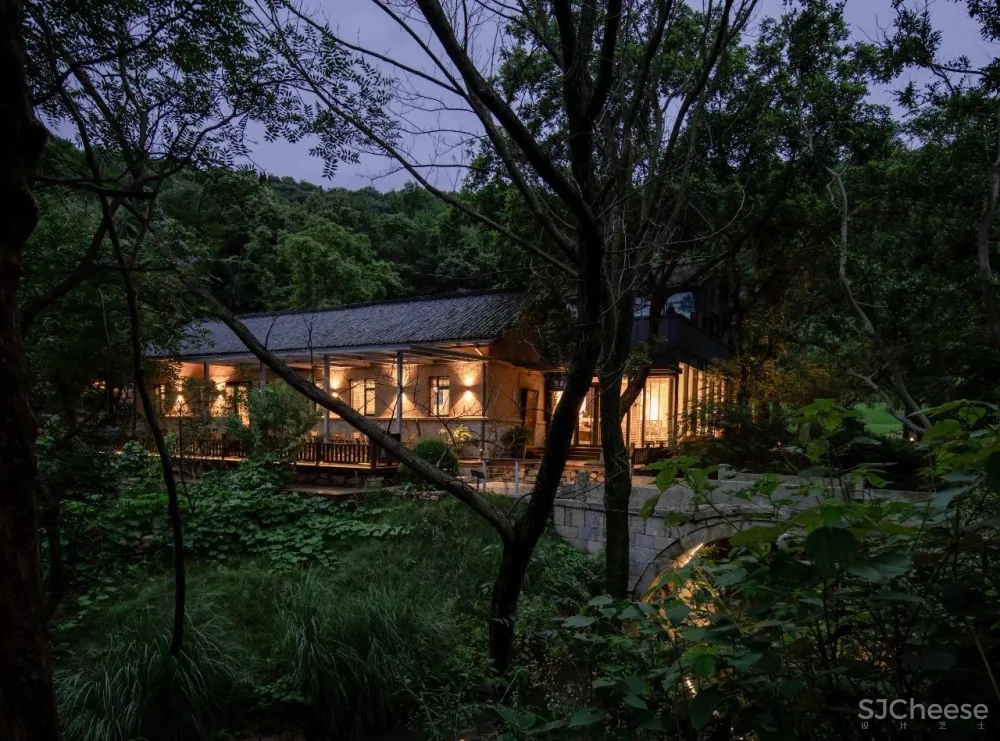 云里安凹：从14户普通民房到142亩精致山居，一座平凡村落的进化史