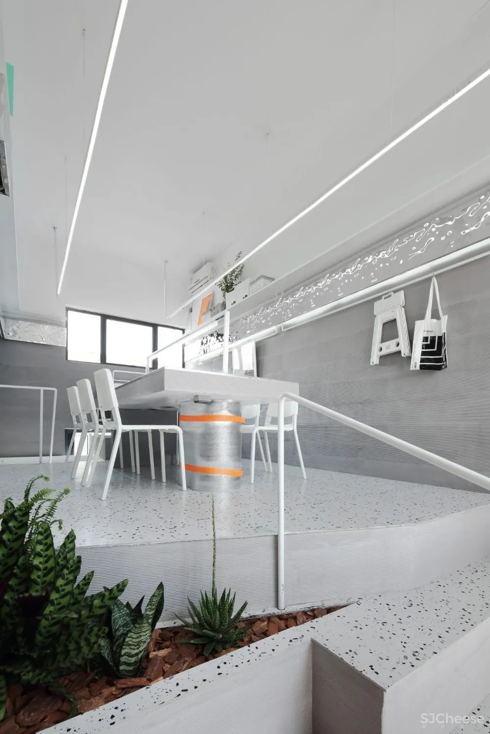 离宅半米 30平的工作室装12人,有植被还能办沙龙?