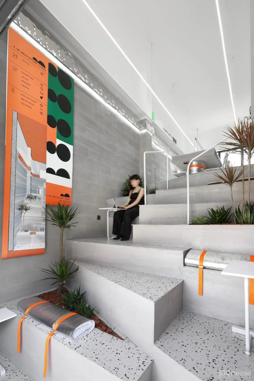 离宅半米 30平的工作室装12人,有植被还能办沙龙?